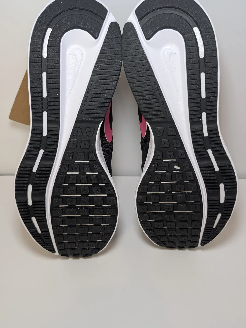 Nike Run Swift 3 Women’s SZ 10 Black/Pink/White Shoes